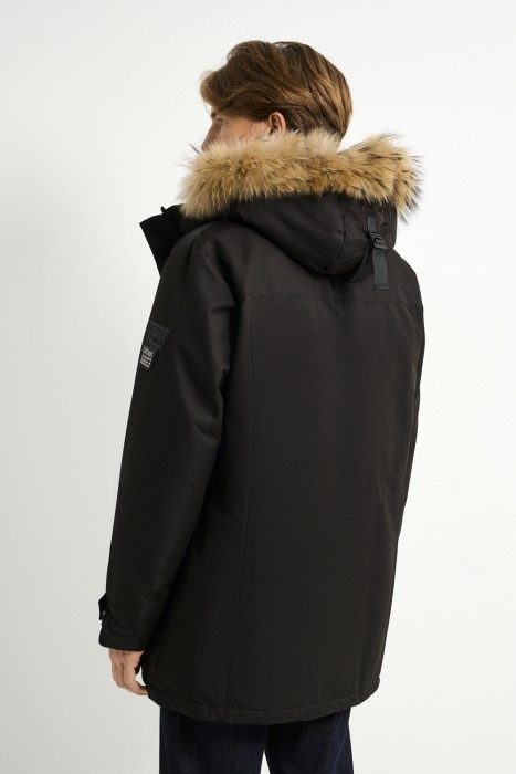 зимняя куртка с отделкой мехом енота по цене 9200 руб вид справа