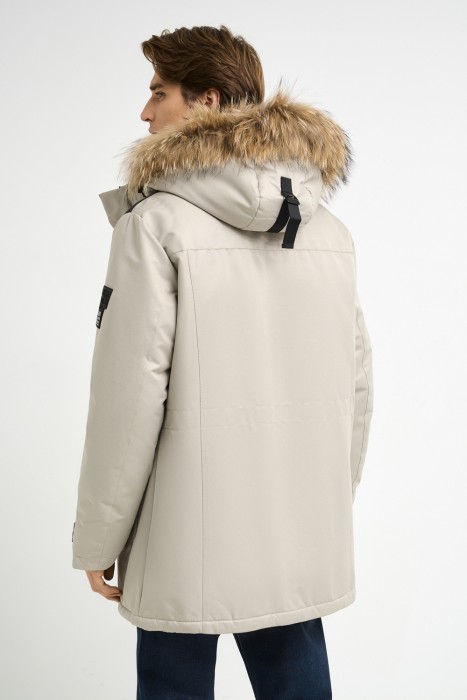 зимняя куртка с отделкой мехом енота по цене 10110 руб вид справа