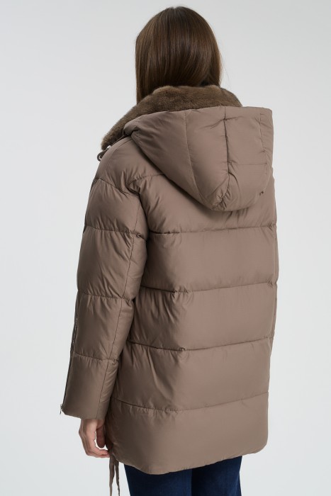 зимняя куртка с отделкой меховой тканью по цене 9530 руб вид справа