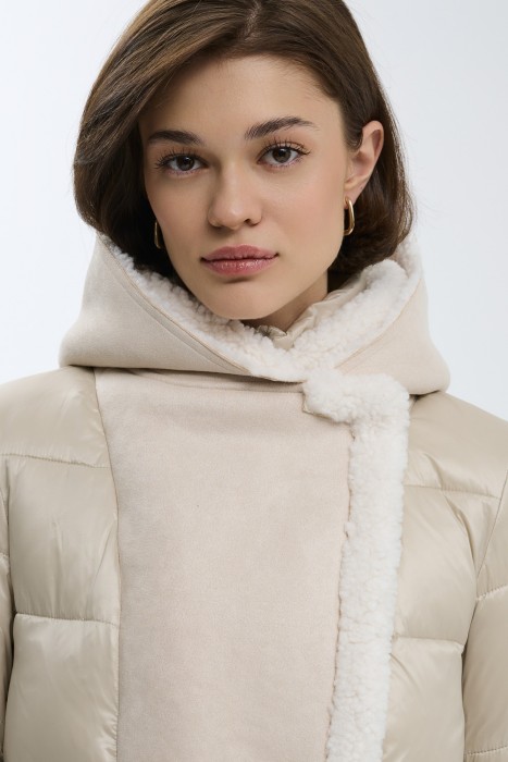 зимняя куртка с отделкой меховой тканью из россии вид сбоку