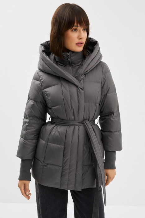 зимняя куртка с поясом от бренда снежная королева вид слева