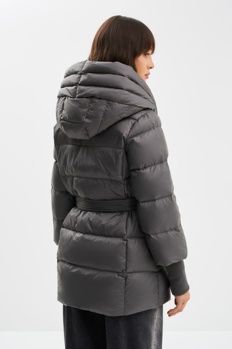 зимняя куртка с поясом по цене 10600 руб вид справа