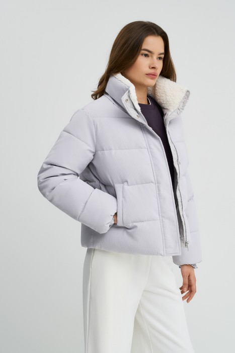 зимняя куртка с воротником-стойкой от бренда снежная королева вид слева