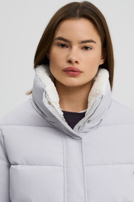 зимняя куртка с воротником-стойкой из россии вид сбоку