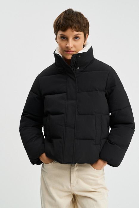 зимняя куртка с воротником-стойкой от бренда снежная королева вид слева