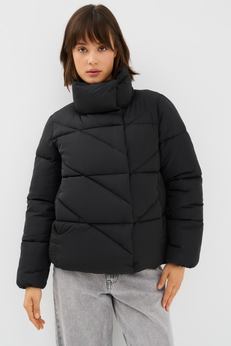 зимняя куртка с воротником-стойкой от бренда снежная королева вид слева