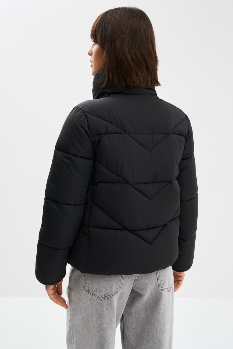 зимняя куртка с воротником-стойкой по цене 3250 руб вид справа