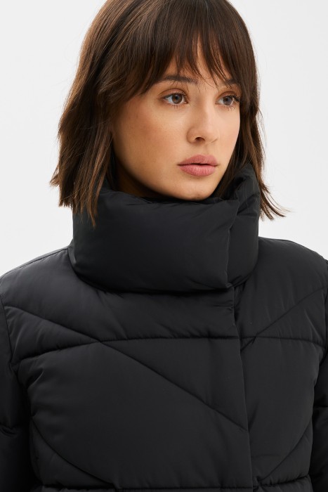 зимняя куртка с воротником-стойкой из россии вид сбоку