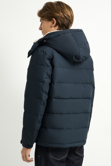 зимняя куртка со съемным капюшоном по цене 4480 руб вид справа