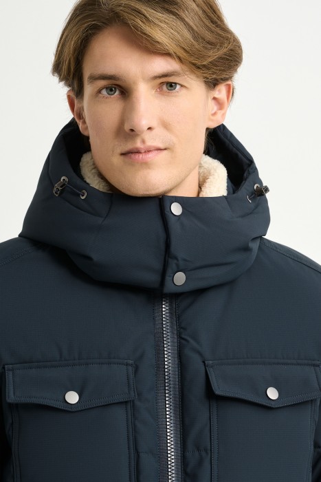 зимняя куртка со съемным капюшоном из россии вид сбоку