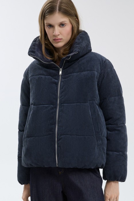 зимняя куртка от бренда снежная королева вид слева