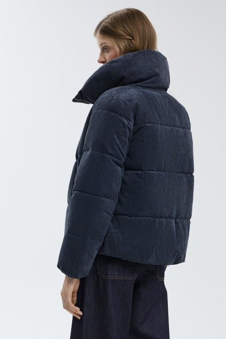 зимняя куртка по цене 4880 руб вид справа