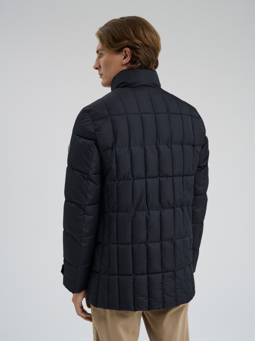 зимняя куртка по цене 7480 руб вид справа