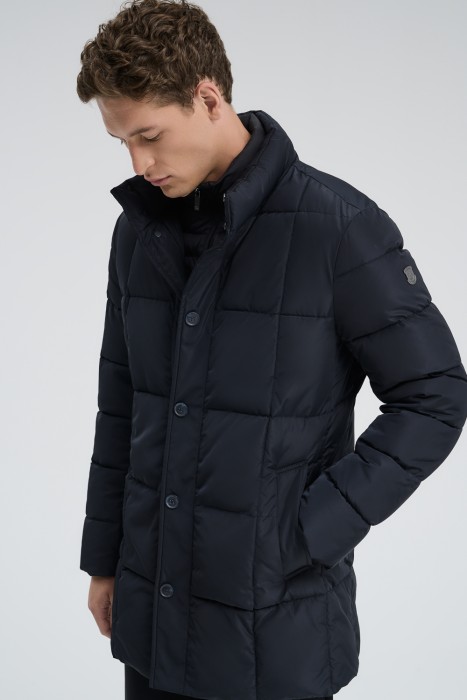 зимняя куртка по цене 11000 руб вид справа