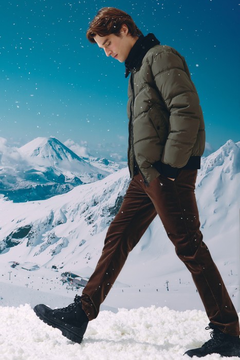 зимняя куртка от бренда снежная королева вид слева