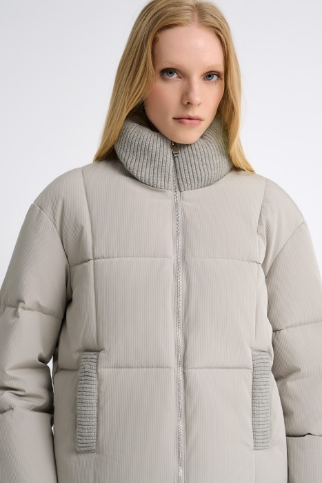 зимняя куртка от бренда снежная королева вид слева