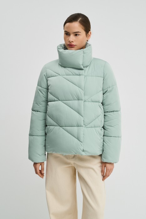 зимняя куртка от бренда снежная королева вид слева