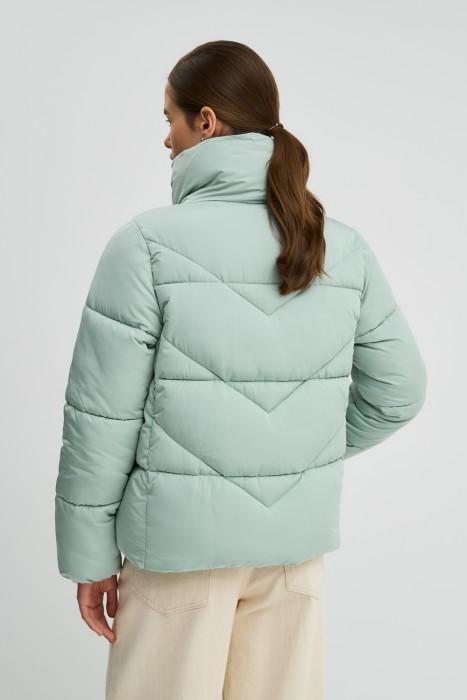 зимняя куртка по цене 2760 руб вид справа