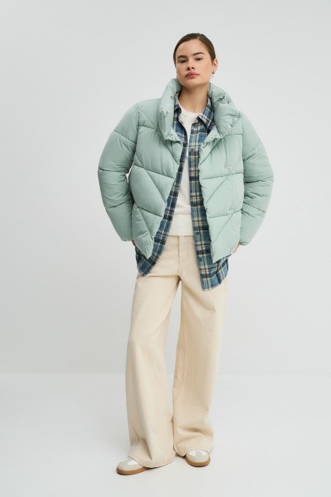 зимняя куртка из россии вид сбоку