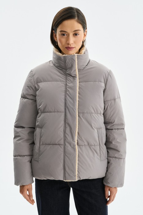 зимняя куртка от бренда снежная королева вид слева