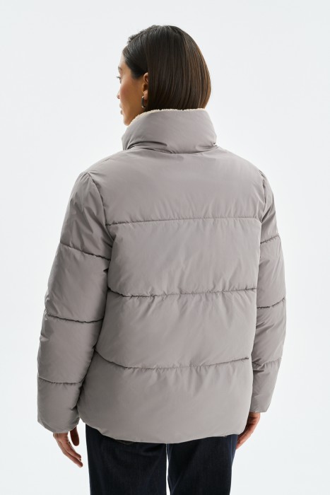 зимняя куртка по цене 4640 руб вид справа