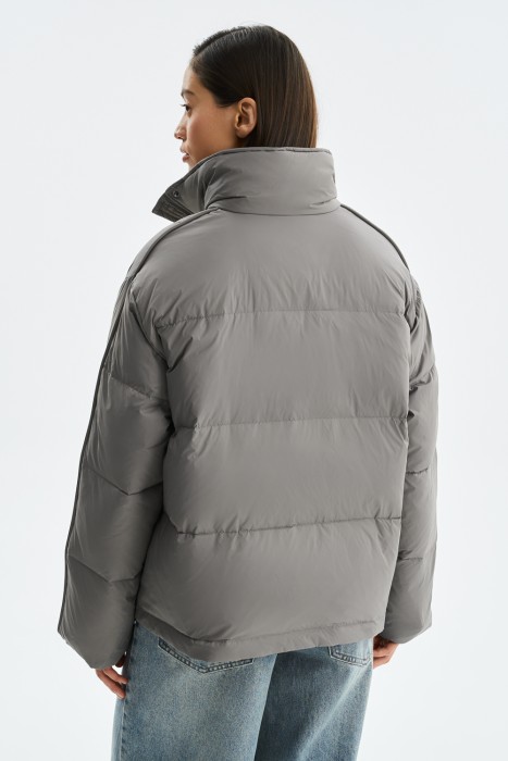 зимняя куртка по цене 4720 руб вид справа