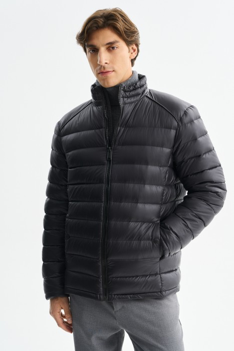 зимняя куртка от бренда снежная королева вид слева