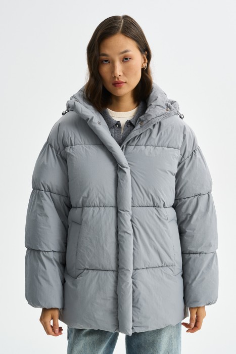 зимняя куртка от бренда снежная королева вид слева