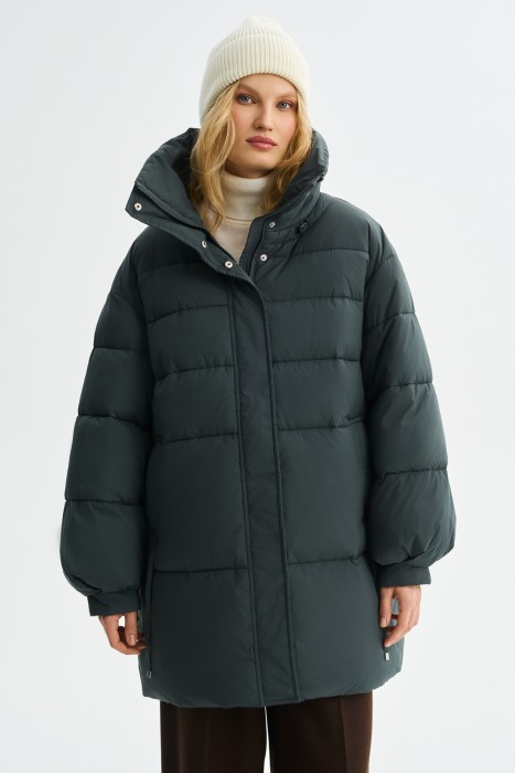 зимняя куртка от бренда снежная королева вид слева