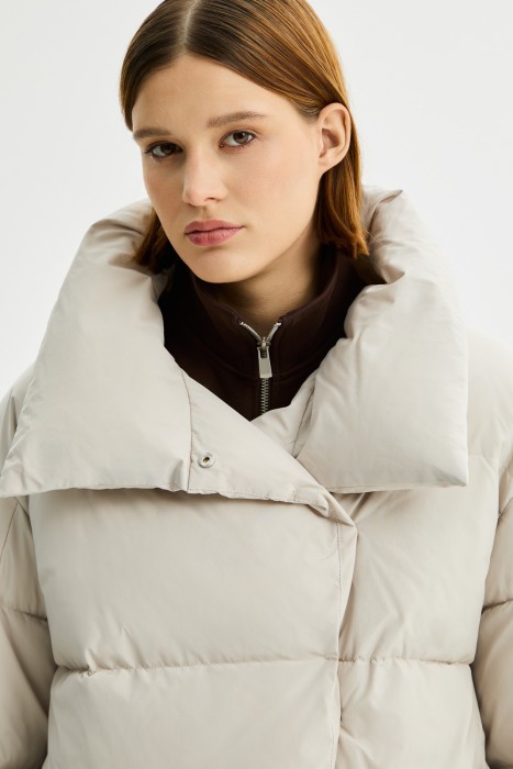 зимняя куртка от бренда снежная королева вид слева