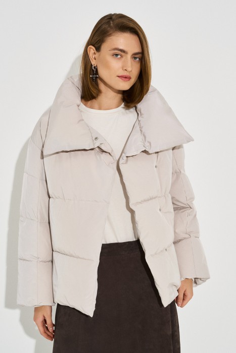 зимняя куртка по цене 3990 руб вид справа