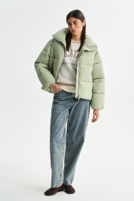 зимняя куртка от бренда снежная королева вид слева