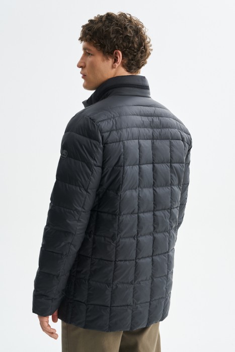 зимняя куртка по цене 9780 руб вид справа