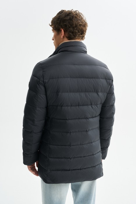 зимняя куртка по цене 9370 руб вид справа