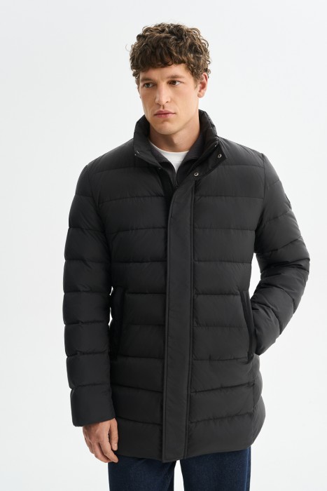 зимняя куртка от бренда снежная королева вид слева