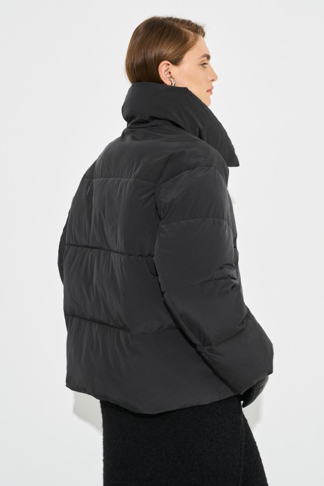 зимняя куртка по цене 3900 руб вид справа