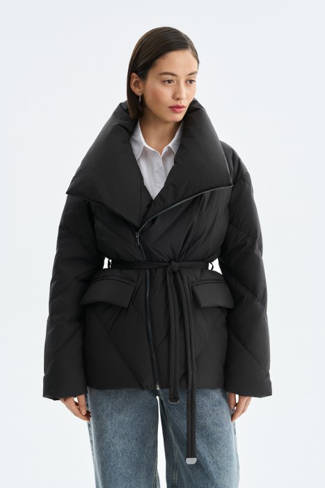 зимняя куртка от бренда снежная королева вид слева