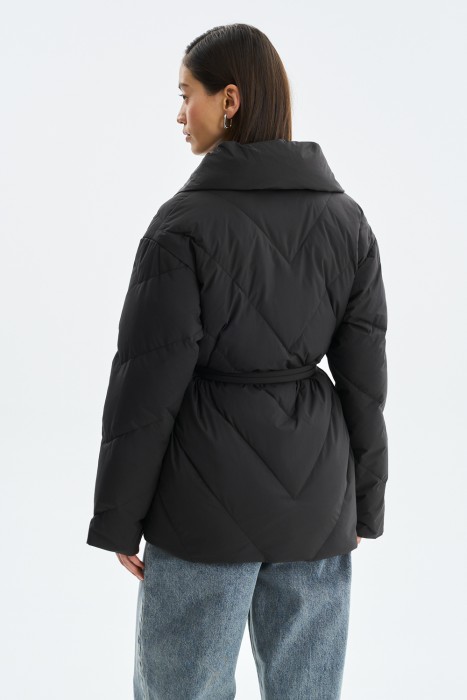 зимняя куртка по цене 7660 руб вид справа