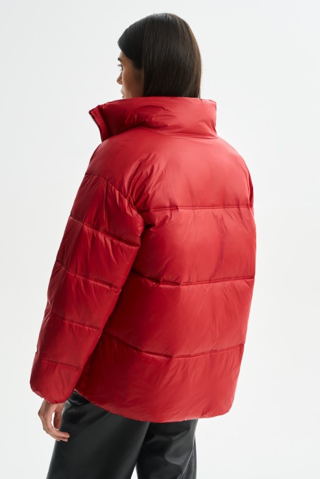 зимняя куртка по цене 7490 руб вид справа