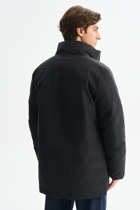 зимняя куртка по цене 2600 руб вид справа