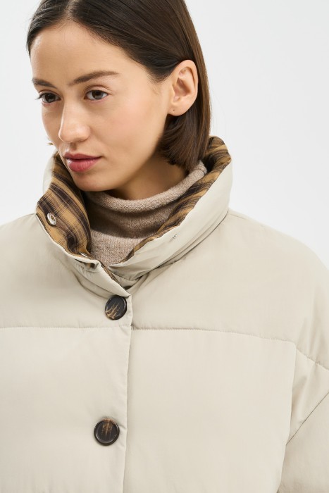 зимняя куртка от бренда снежная королева вид слева