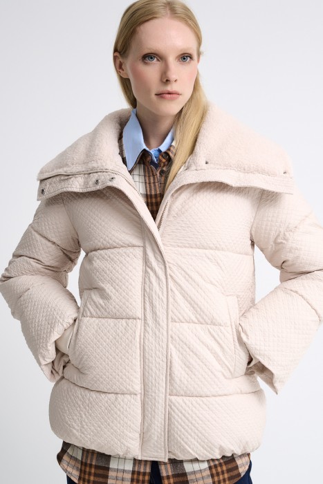 зимняя куртка от бренда снежная королева вид слева