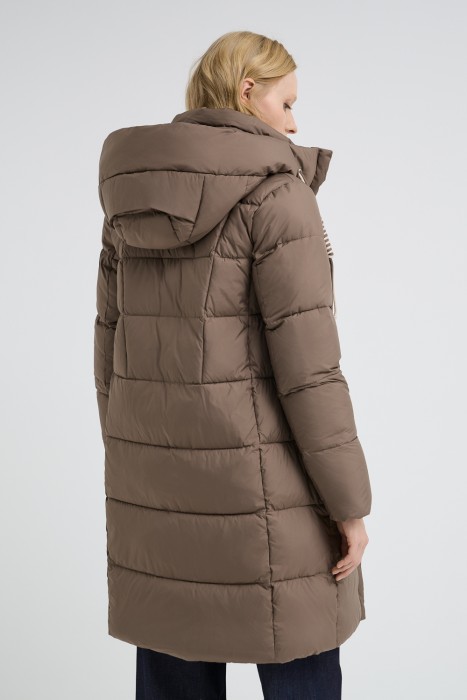 зимняя стеганая куртка с капюшоном по цене 5860 руб вид справа