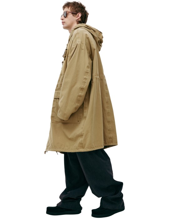 бежевая парка из хлопка от бренда visvim вид слева