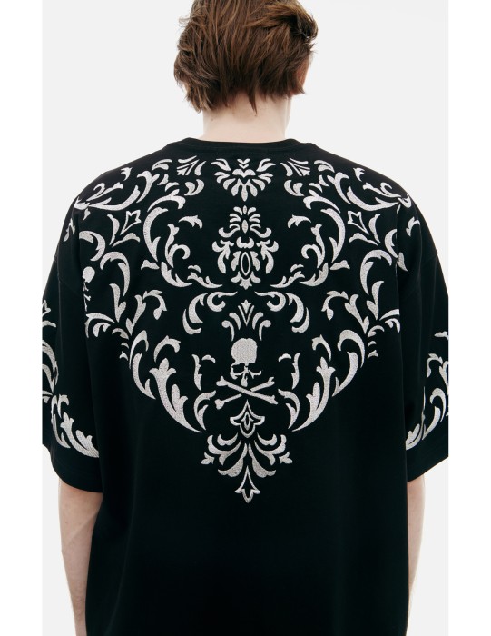 black t-shirt with ornaments по цене 135900 руб вид справа