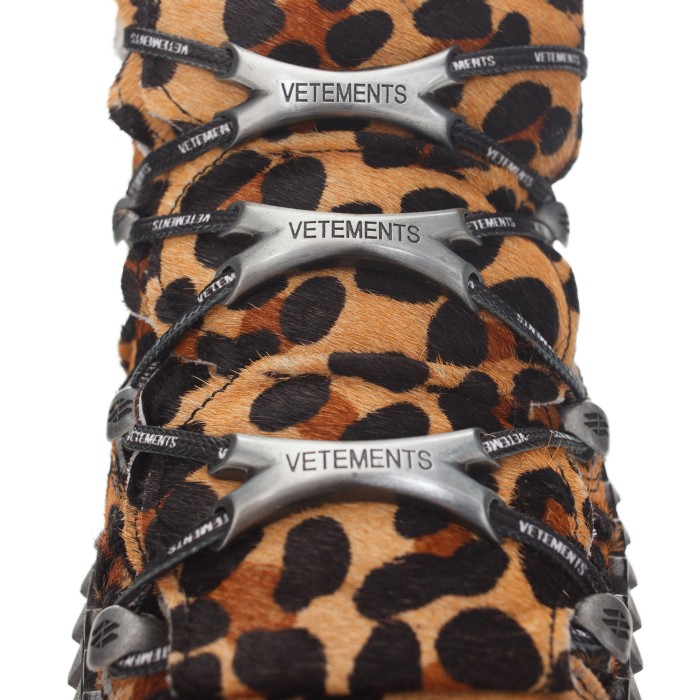 ботинки на платформе vetements x new rock по цене 121170 руб вид справа