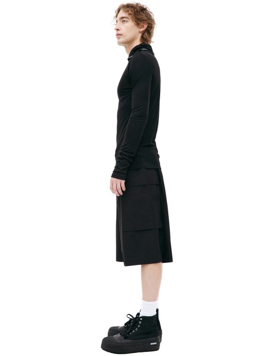 черная водолазка на молнии от бренда jil sander вид слева