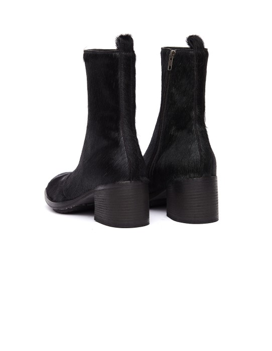 черные ботильоны с мехом пони от бренда ann demeulemeester вид слева