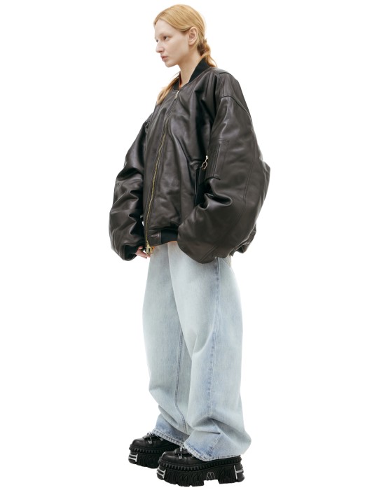 черный бомбер из кожи от бренда vetements вид слева