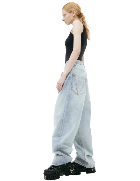 джинсы с логотипом от бренда vetements вид слева